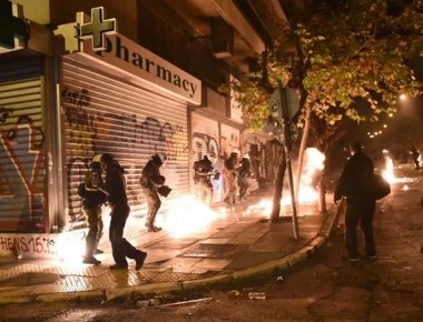 Εξάρχεια: Νέα επεισόδια με ρίψεις μολότοφ το Σάββατο